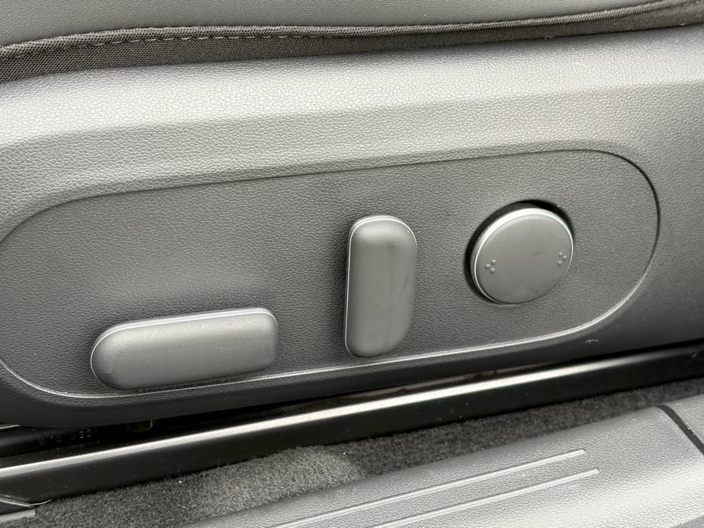 2023 Hyundai IONIQ 6 view 7