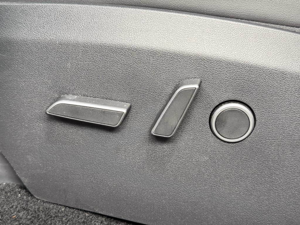 2023 Tesla Model Y view 6
