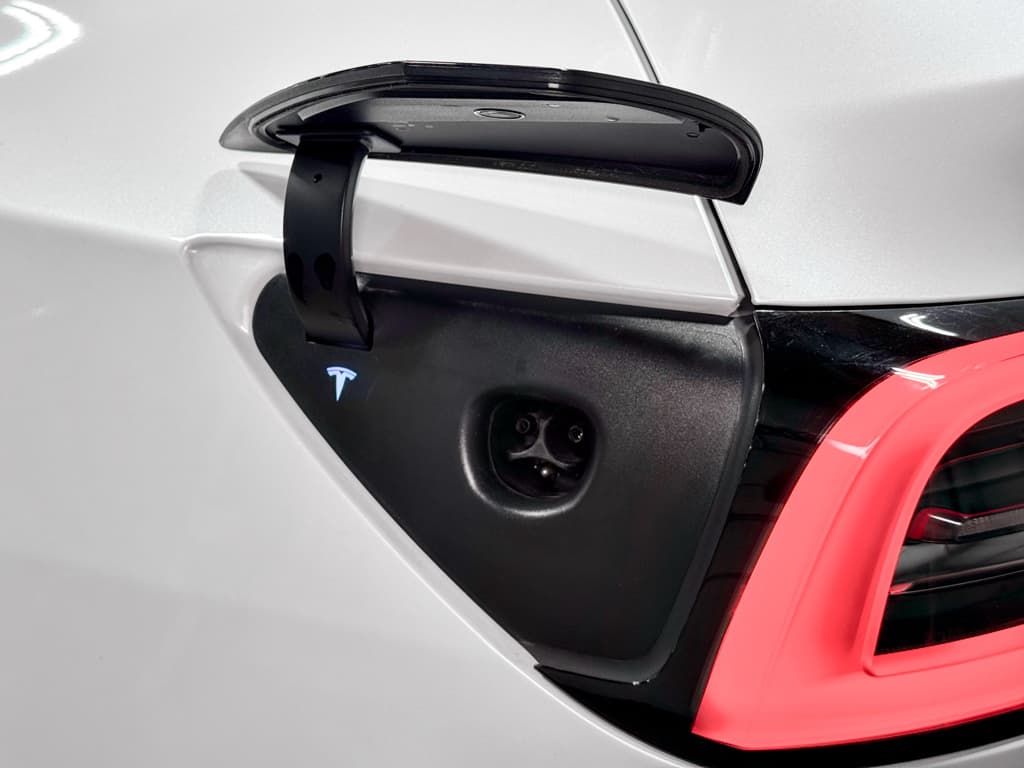 2023 Tesla Model Y view 5