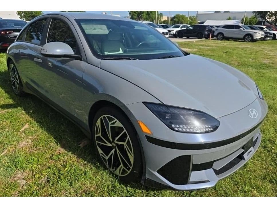 2023 Hyundai IONIQ 6 view 2