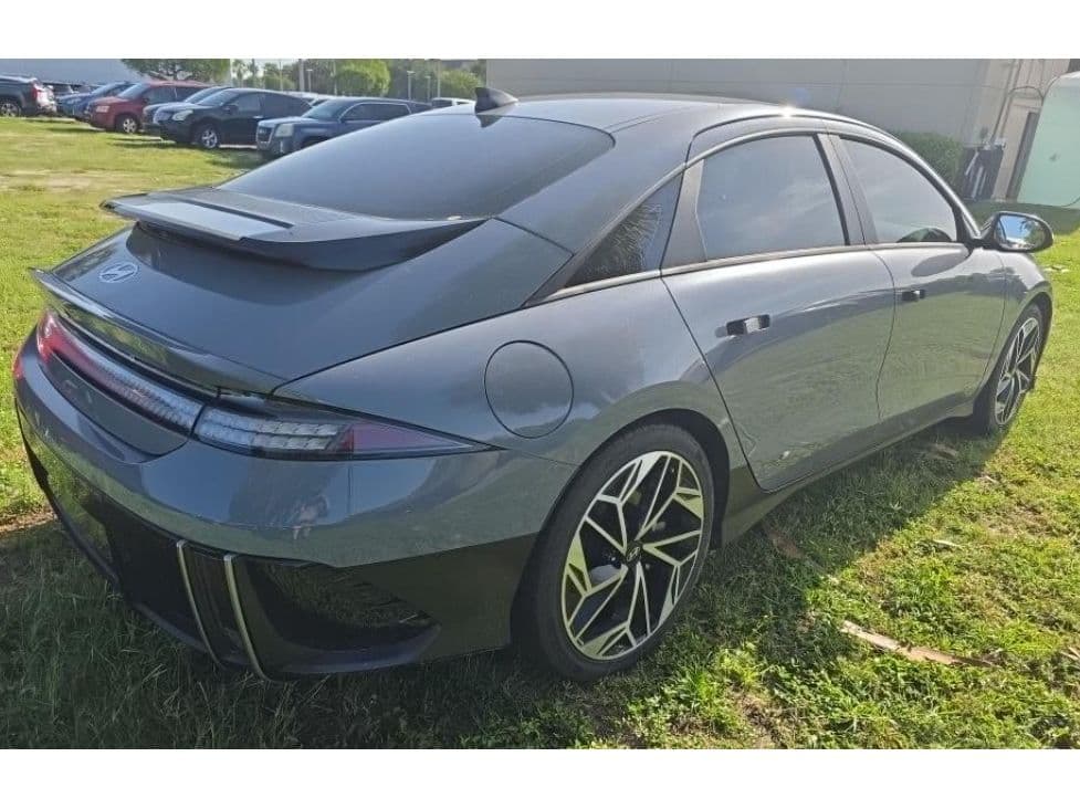 2023 Hyundai IONIQ 6 view 3