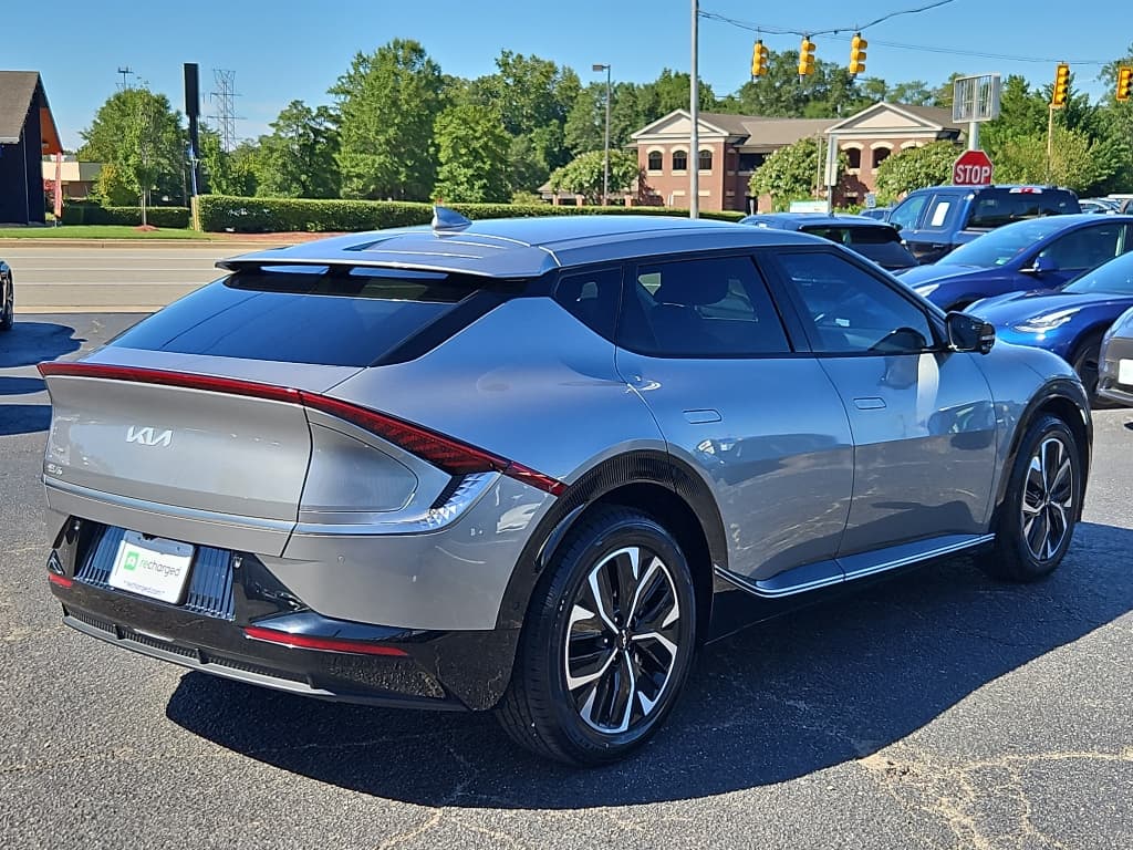 2022 Kia EV6 view 3