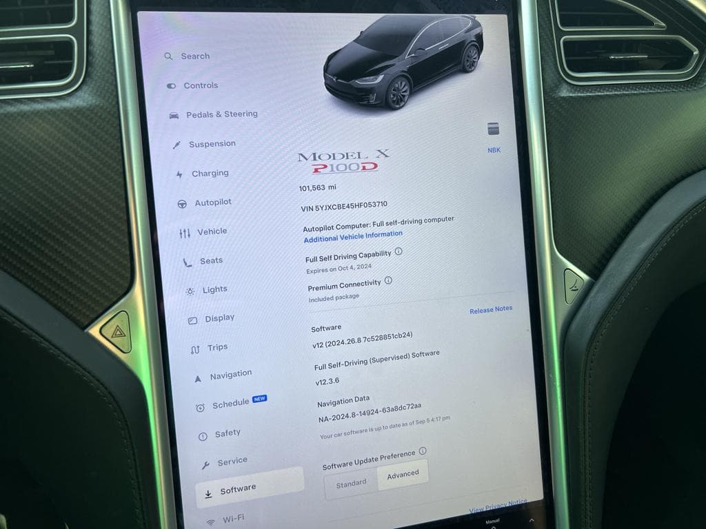 2017 Tesla Model X view 7