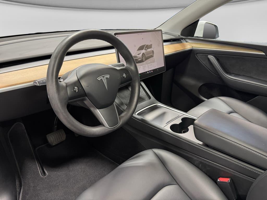 2023 Tesla Model Y view 17