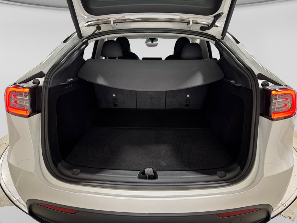 2023 Tesla Model Y view 26
