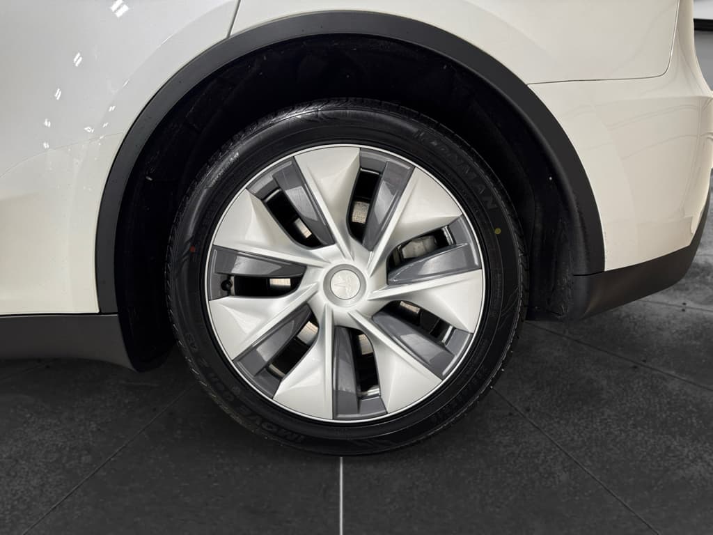2023 Tesla Model Y view 32