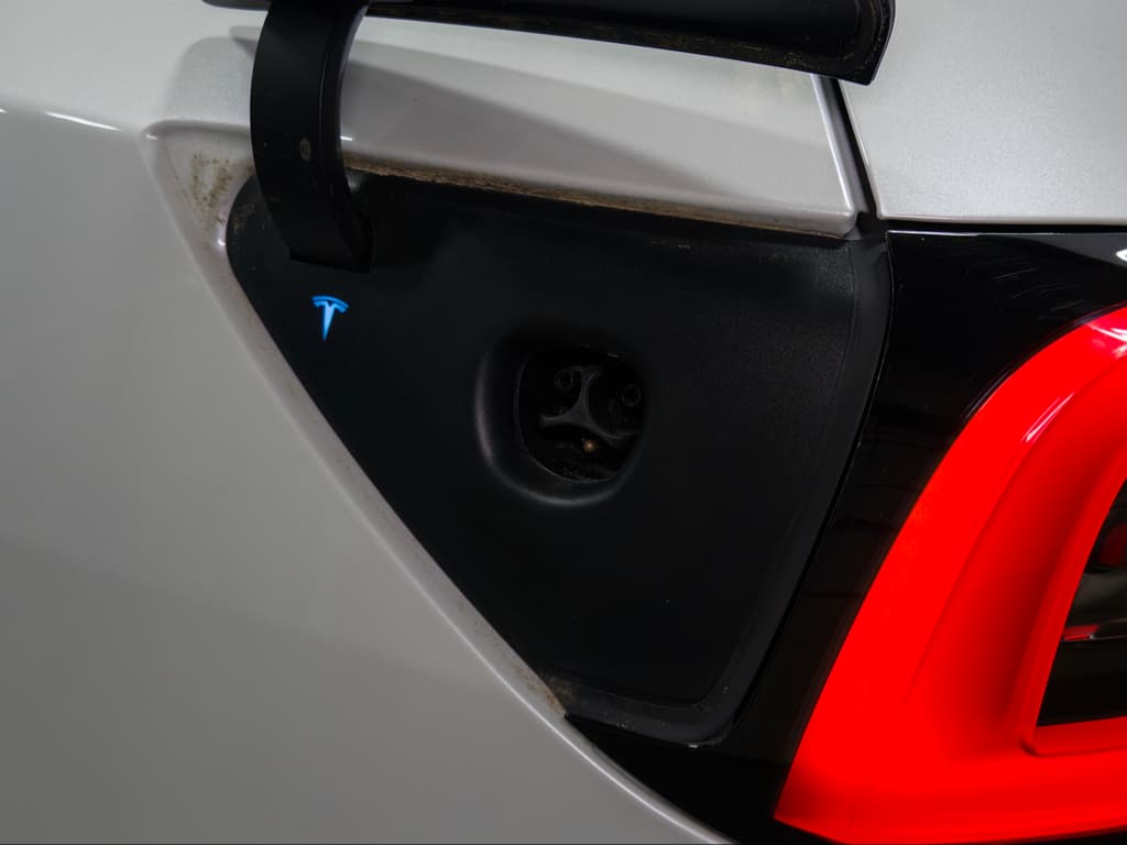 2023 Tesla Model Y view 5
