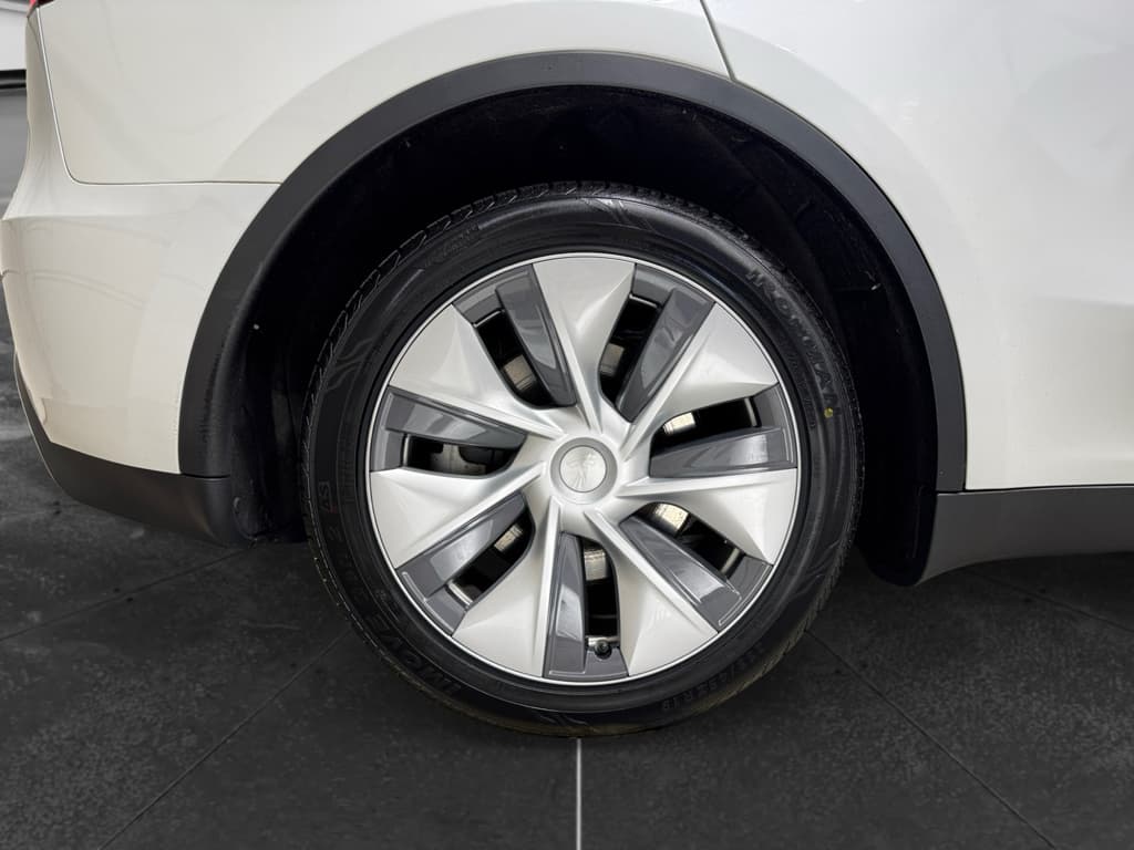 2023 Tesla Model Y view 34