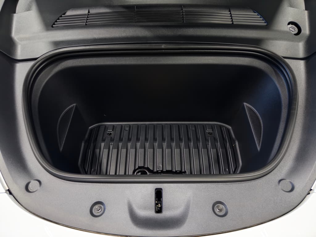 2023 Tesla Model Y view 25