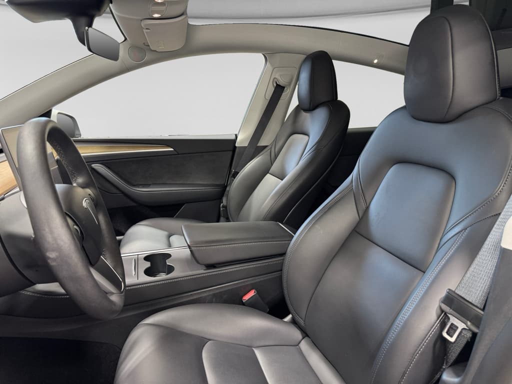 2023 Tesla Model Y view 16