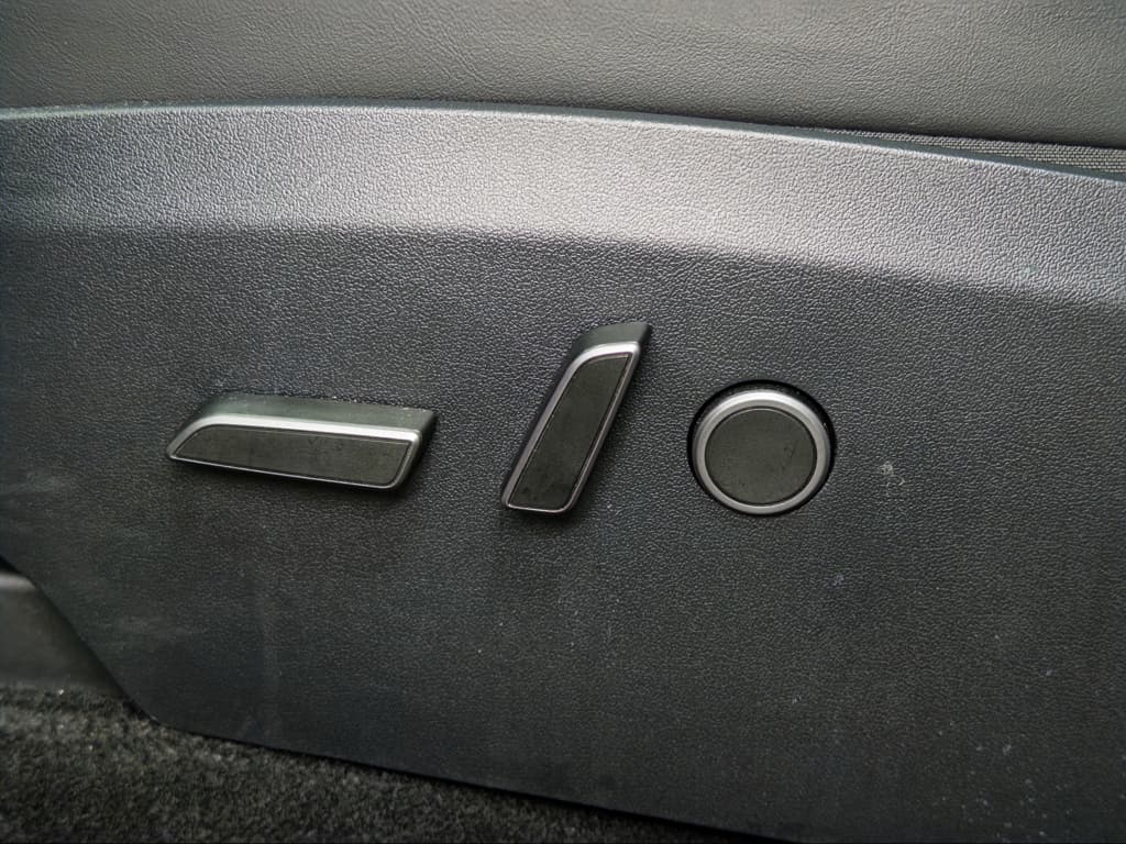 2023 Tesla Model Y view 6