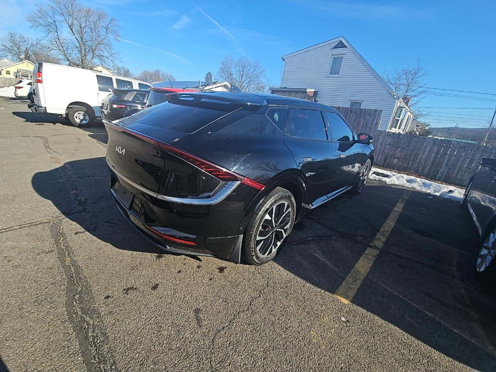 2022 Kia EV6 view 3