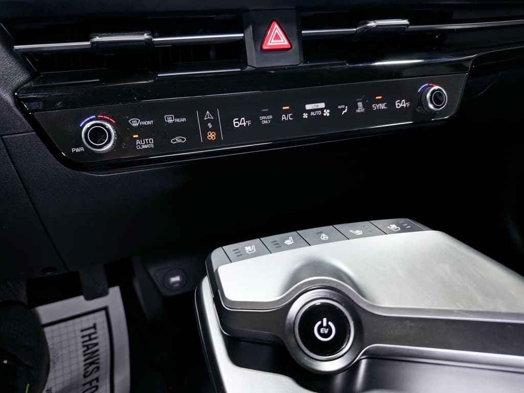 2022 Kia EV6 view 17