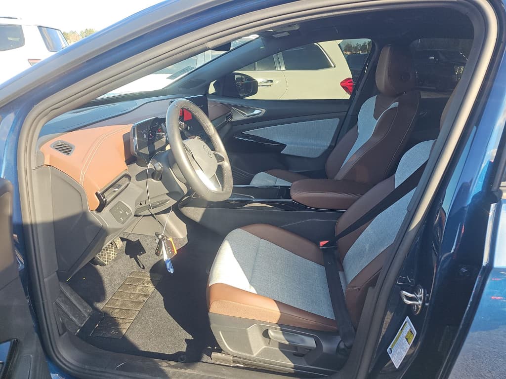 2023 Volkswagen ID.4 view 5