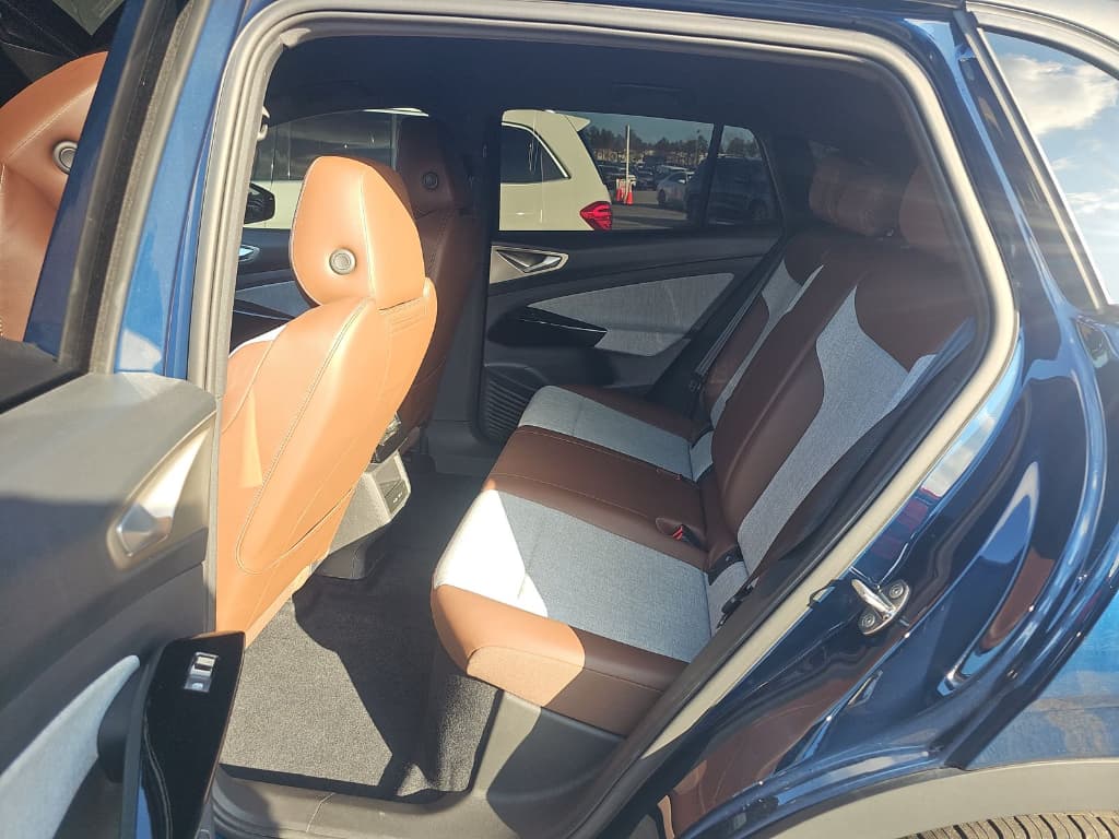 2023 Volkswagen ID.4 view 6