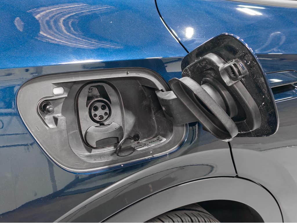 2023 Volkswagen ID.4 view 5