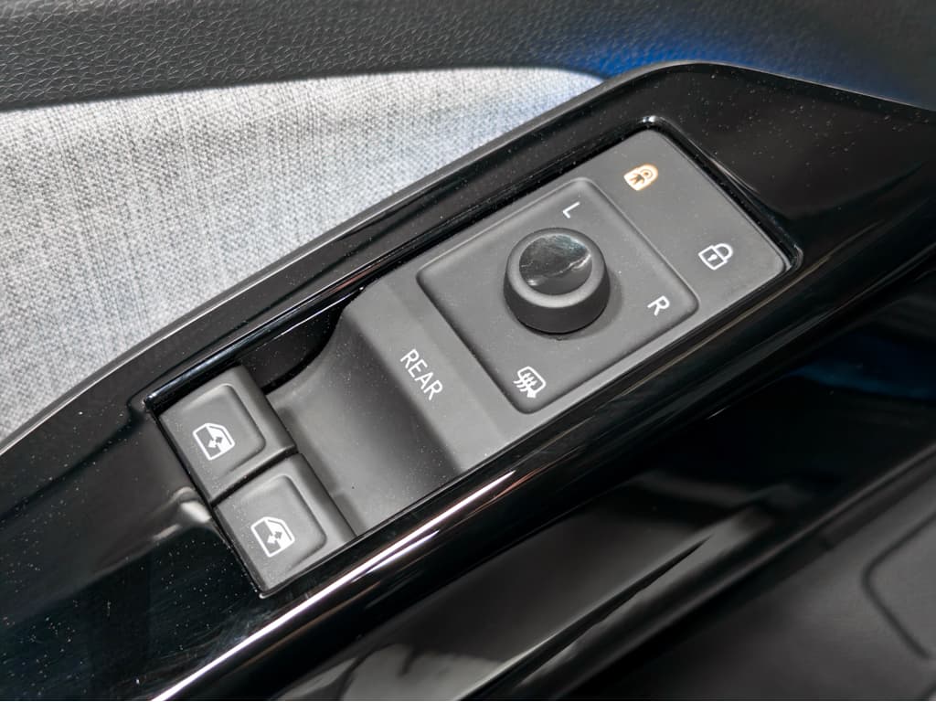 2023 Volkswagen ID.4 view 7