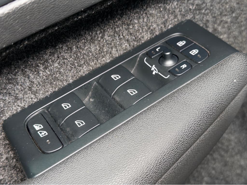 2023 Volvo C40 Recharge view 7