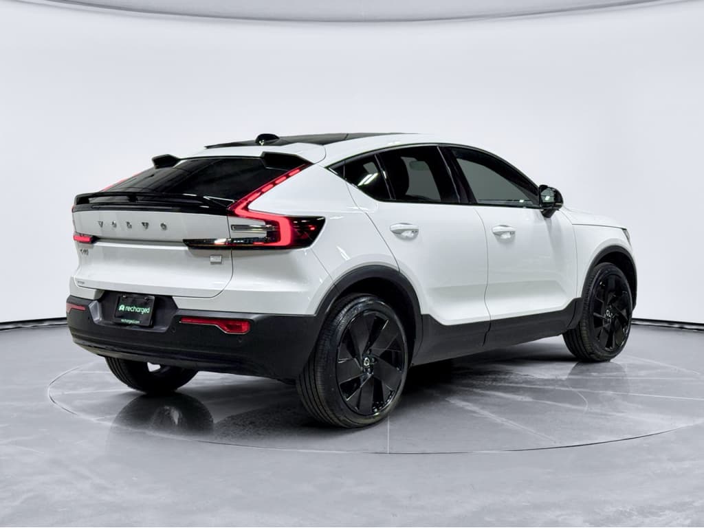 2023 Volvo C40 Recharge view 3