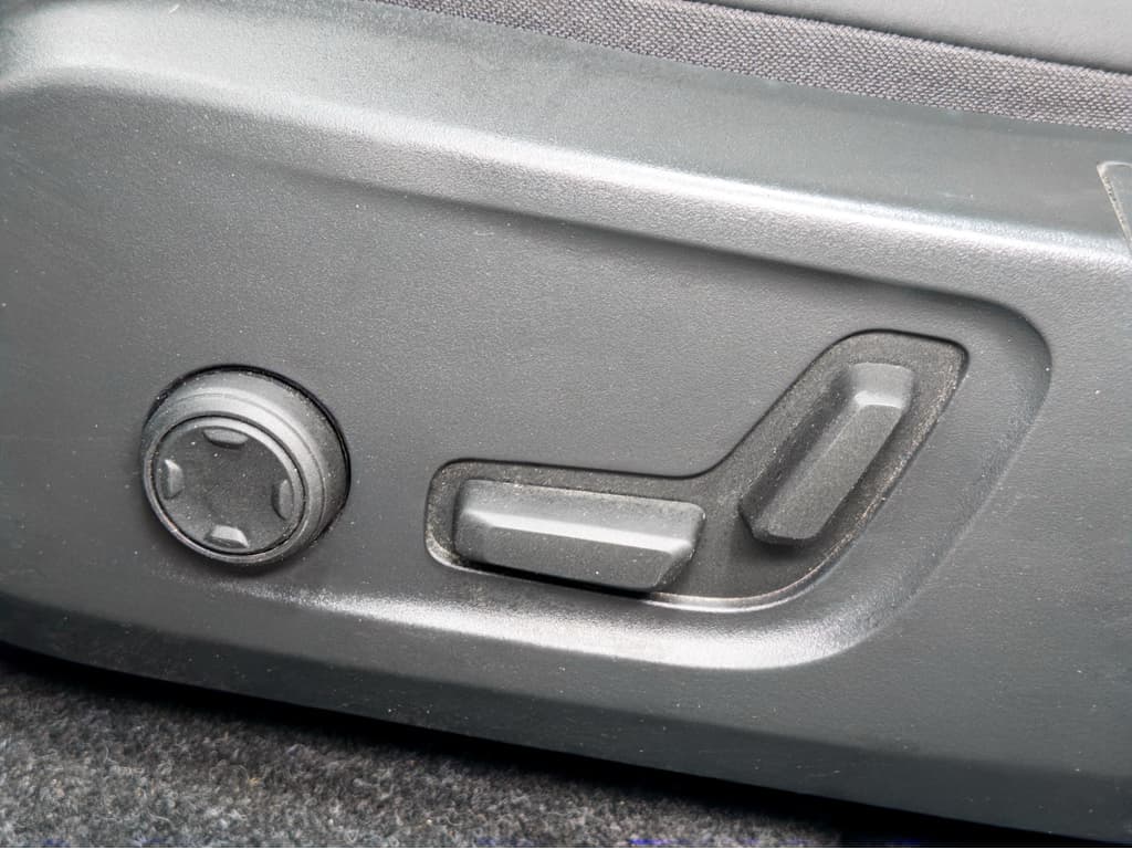 2023 Volvo C40 Recharge view 6