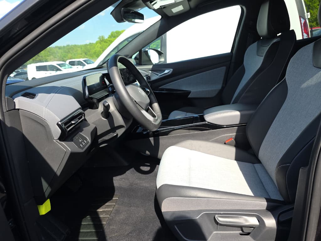 2023 Volkswagen ID.4 view 5
