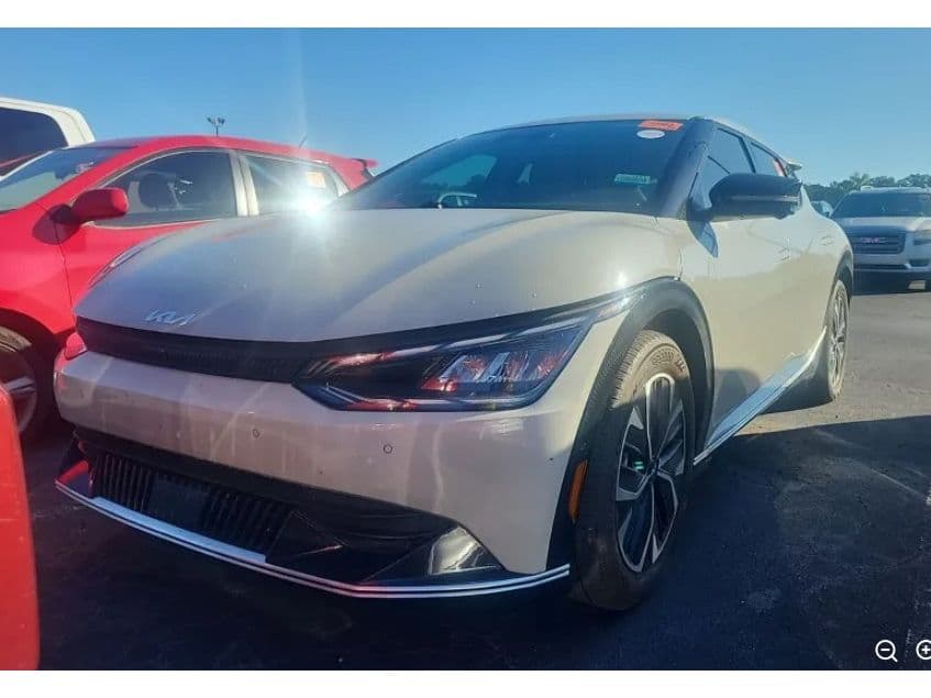 2022 Kia EV6 view 4