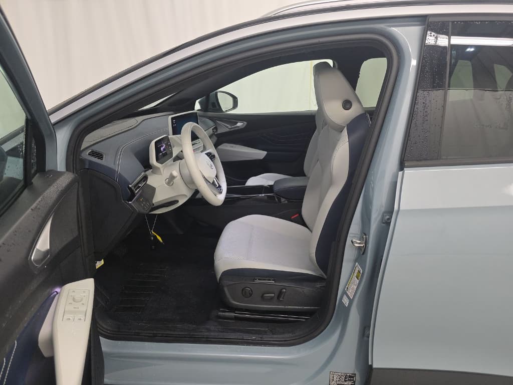 2023 Volkswagen ID.4 view 5