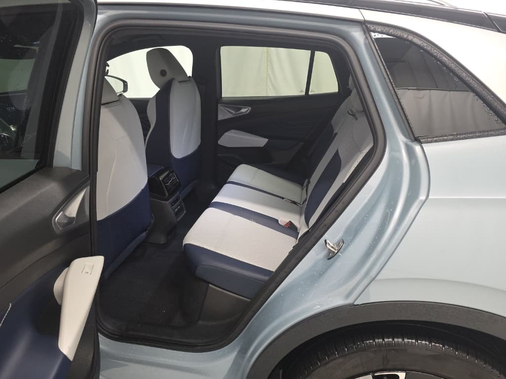 2023 Volkswagen ID.4 view 6
