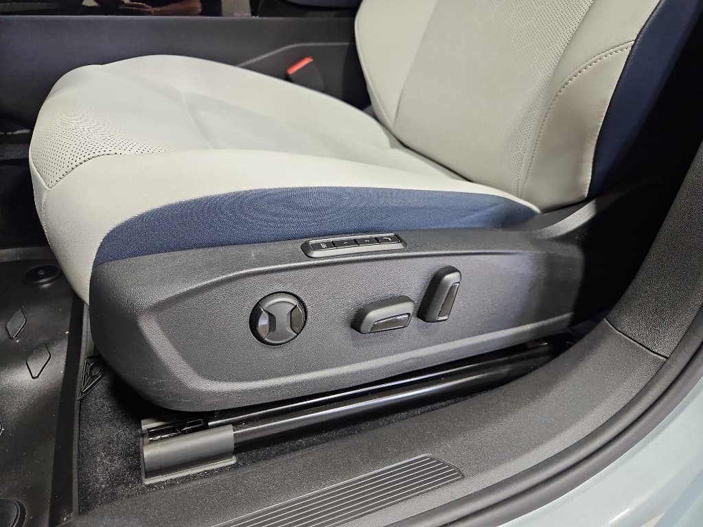 2023 Volkswagen ID.4 view 6