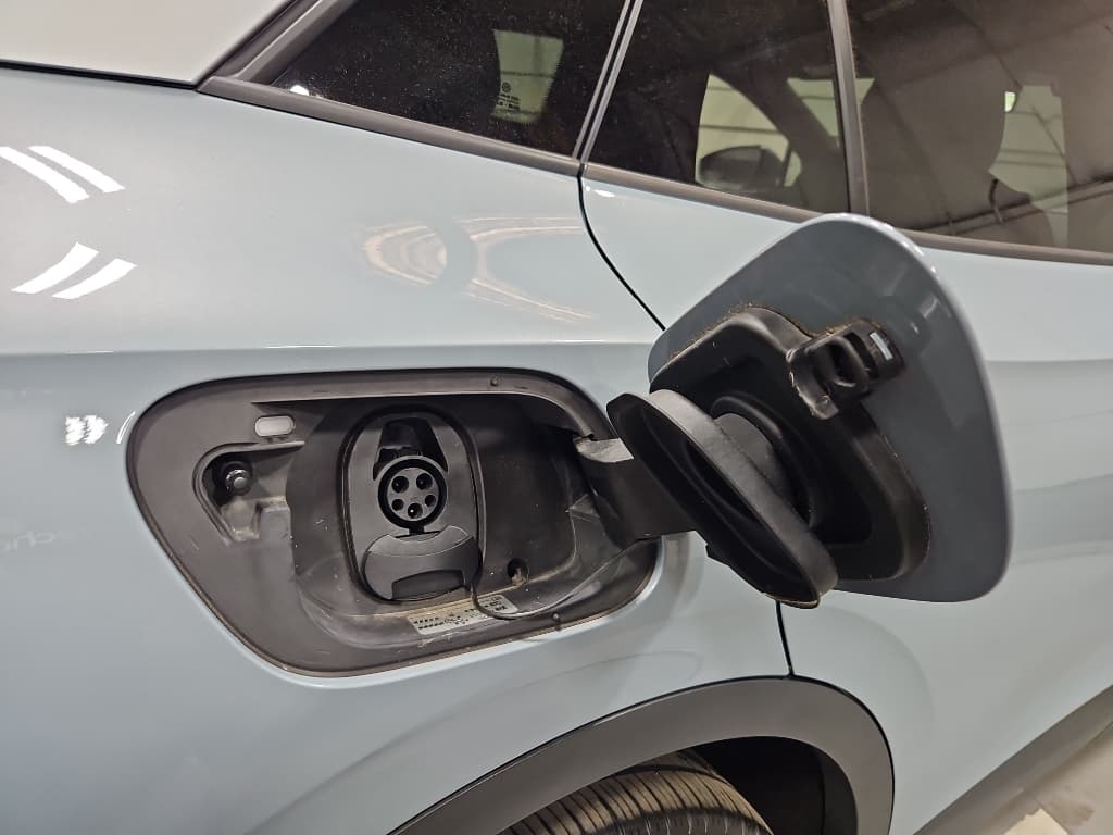 2023 Volkswagen ID.4 view 5