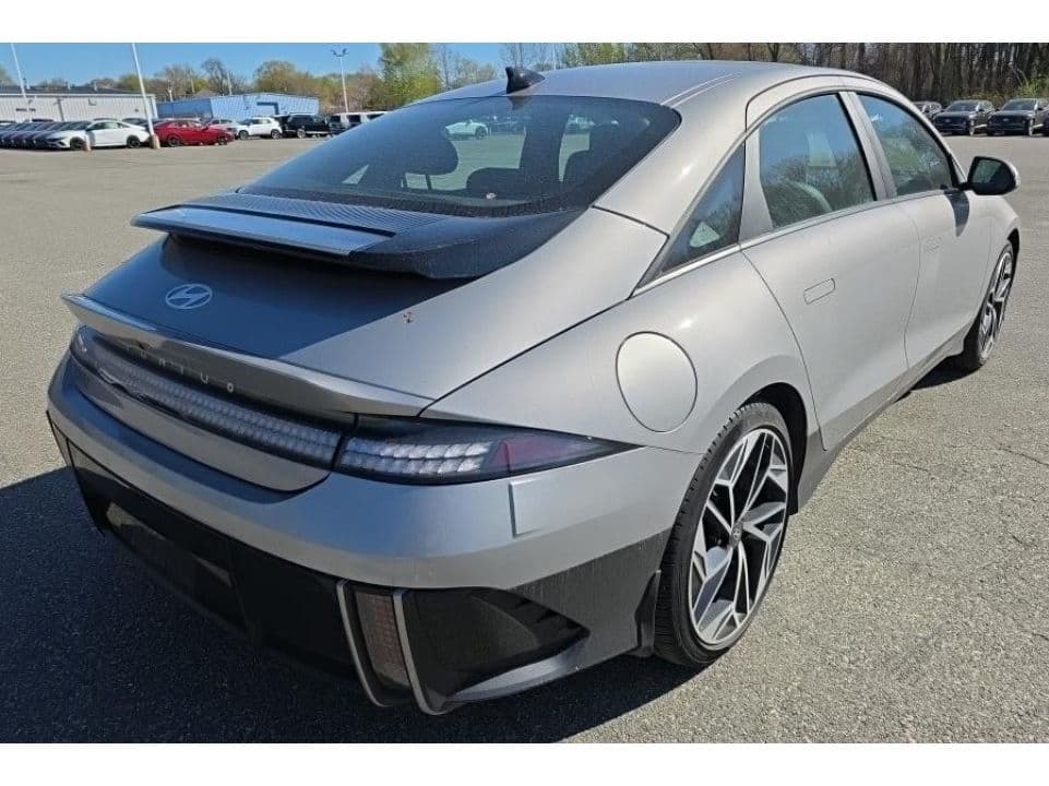 2024 Hyundai IONIQ 6 view 3