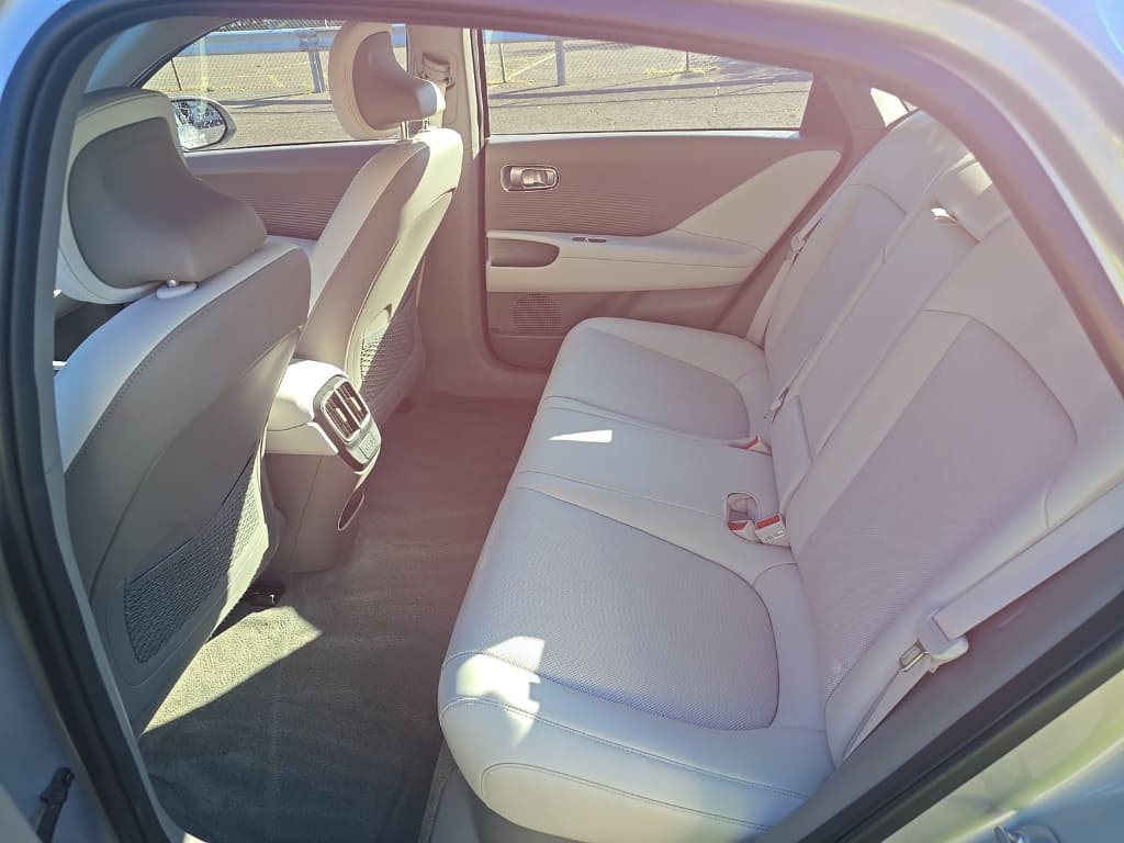 2024 Hyundai IONIQ 6 view 6
