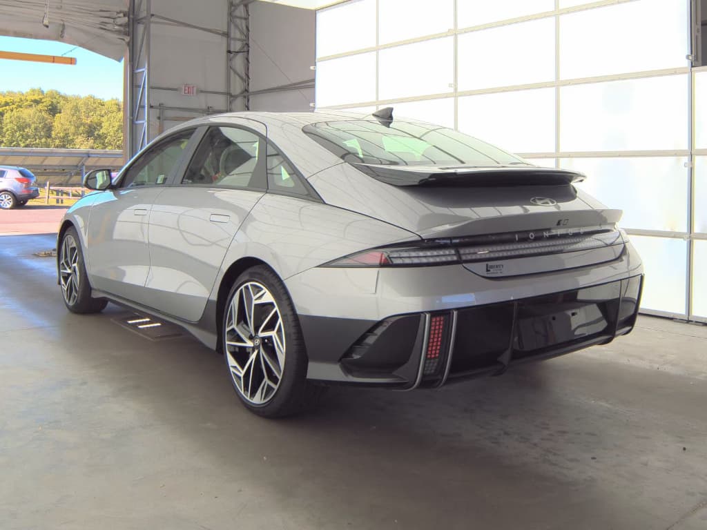 2024 Hyundai IONIQ 6 view 4