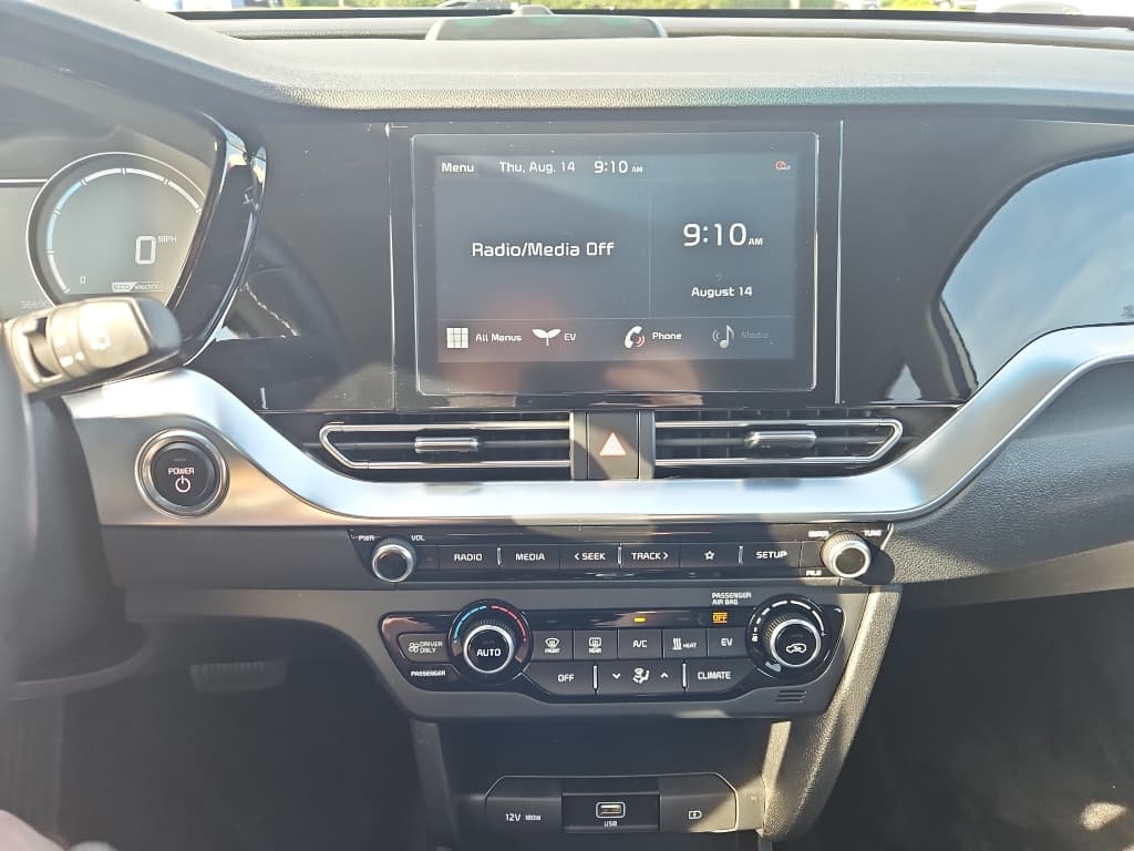 2020 Kia Niro EV view 11