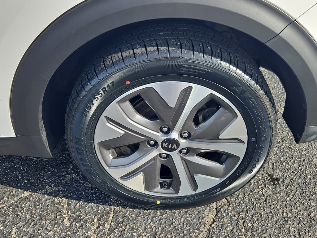 2020 Kia Niro EV view 27