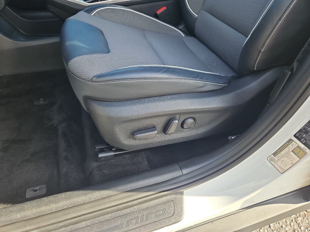 2020 Kia Niro EV view 7