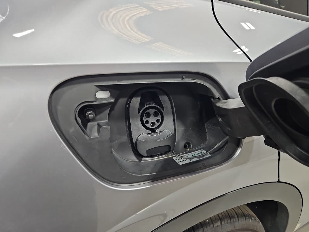 2023 Volkswagen ID.4 view 5