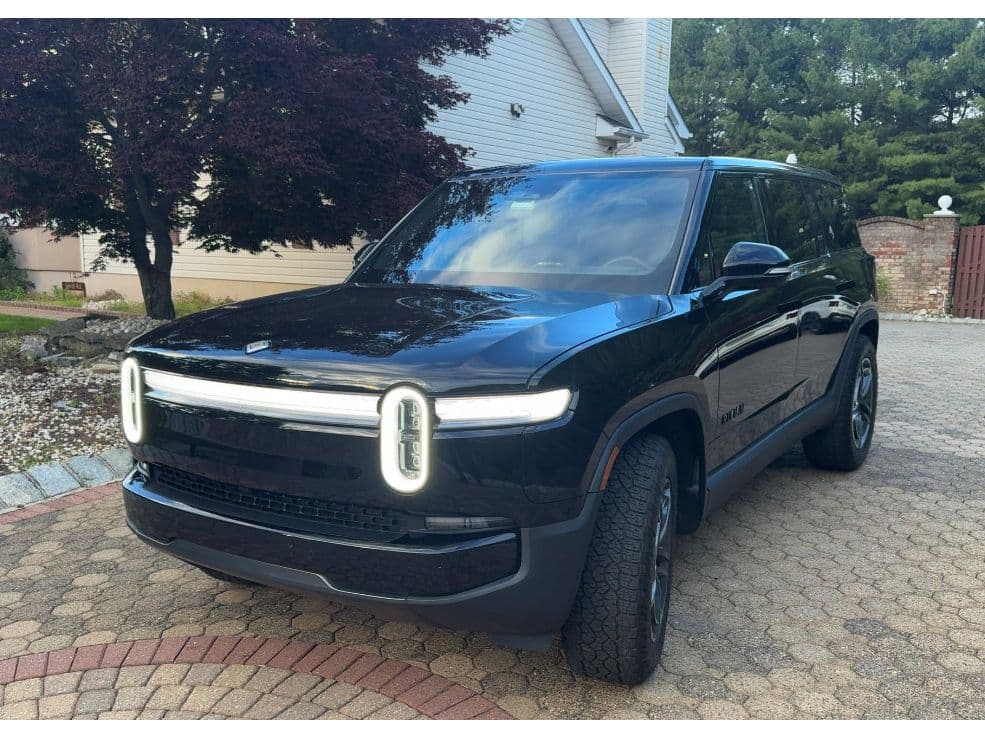 2025 Rivian R1S