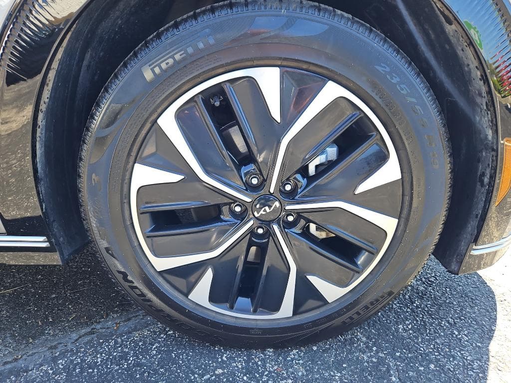 2022 Kia EV6 view 28