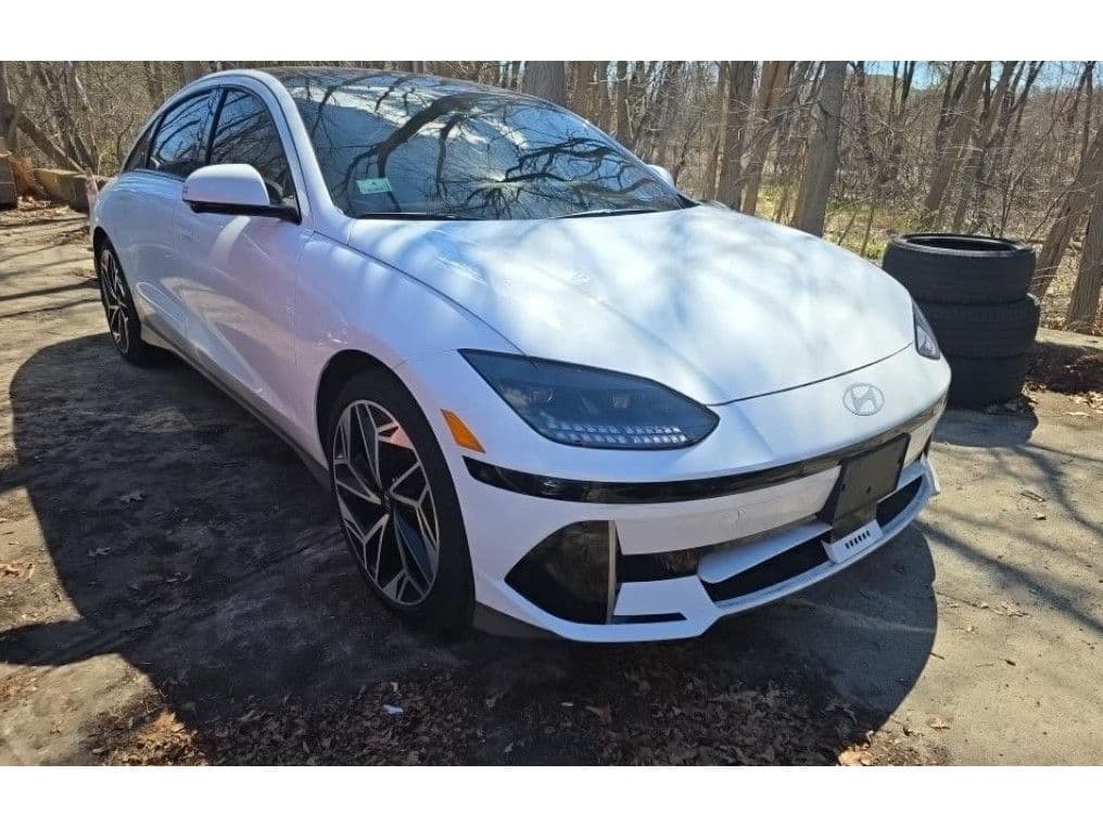 2024 Hyundai IONIQ 6 view 2