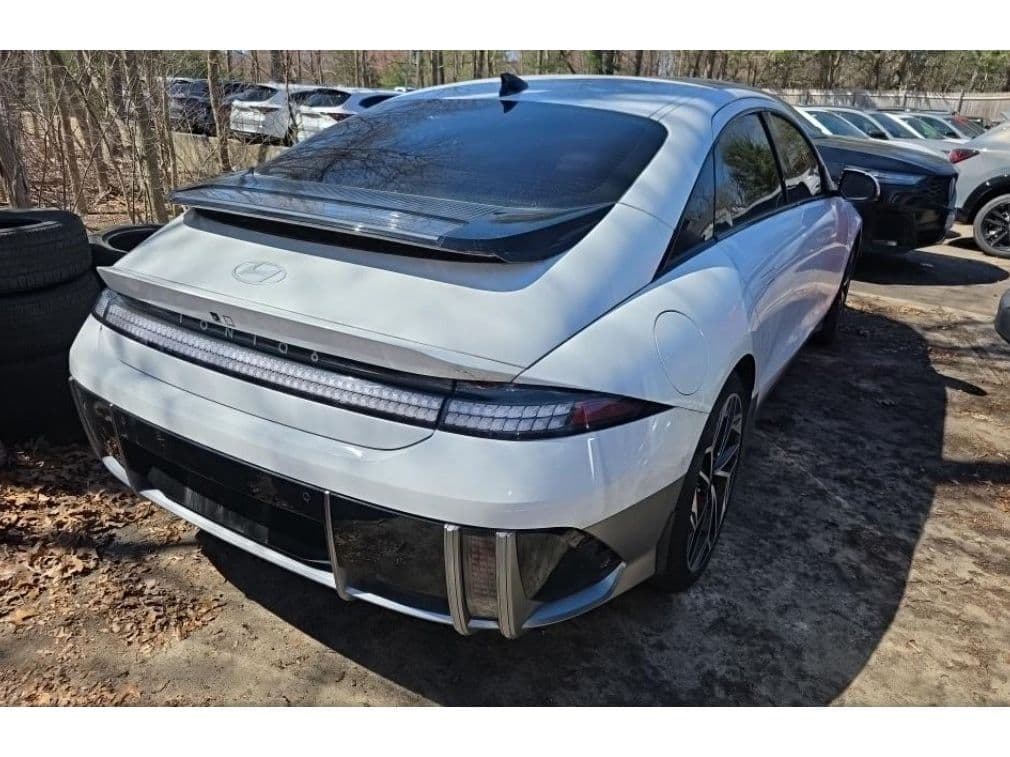 2024 Hyundai IONIQ 6 view 3