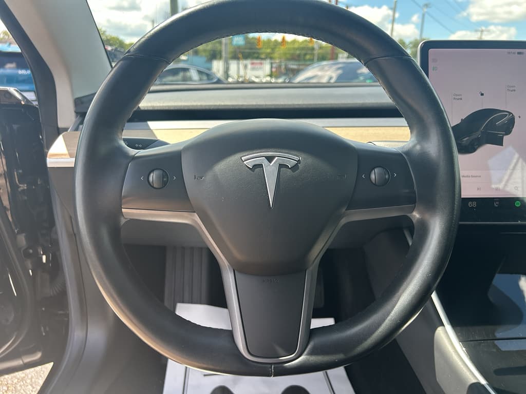 2018 Tesla Model 3 view 8
