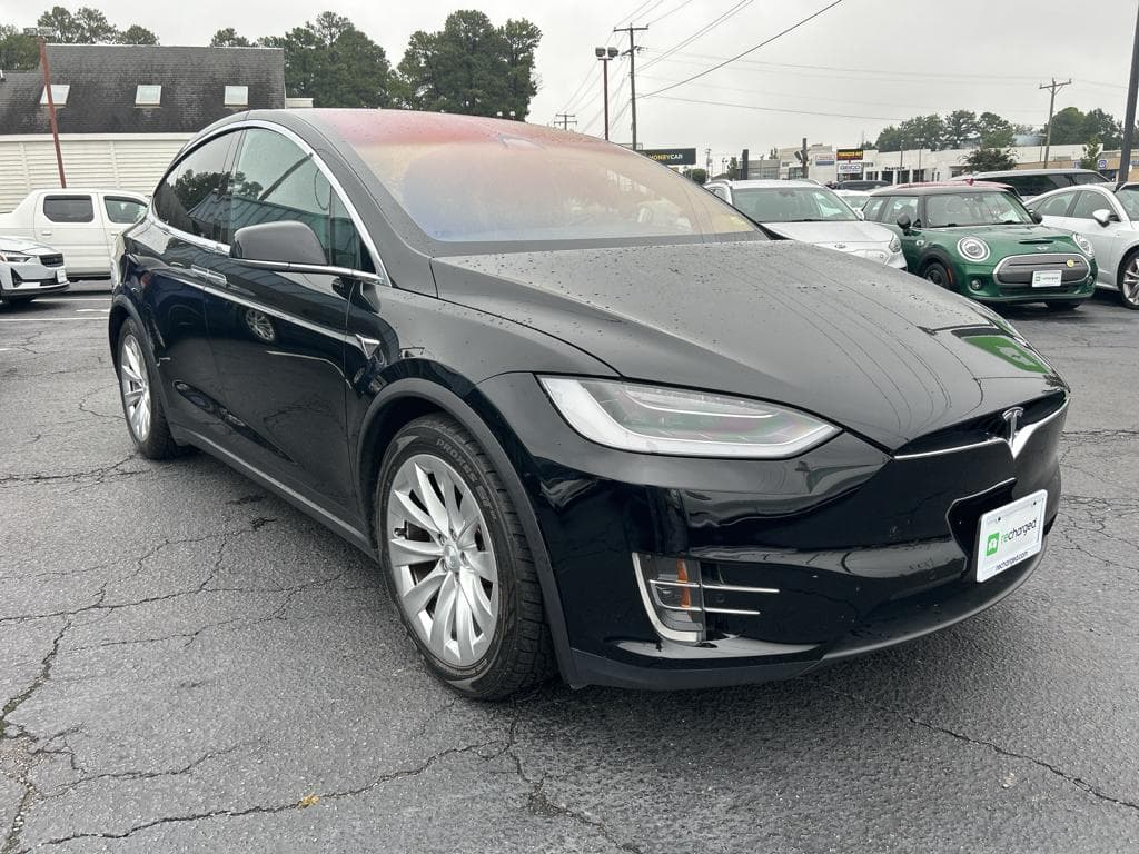 2017 Tesla Model X view 4