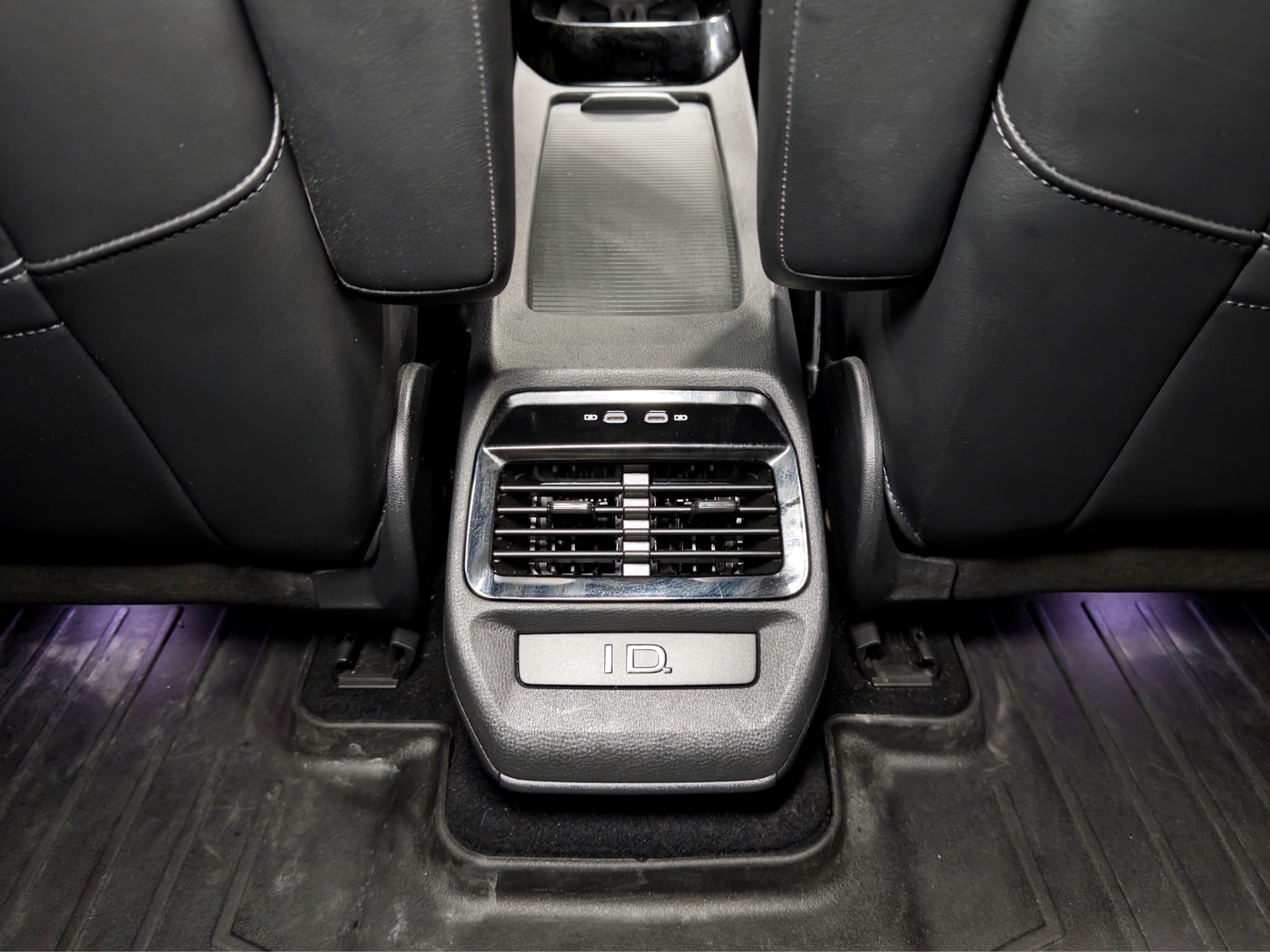 2022 Volkswagen ID.4 view 21