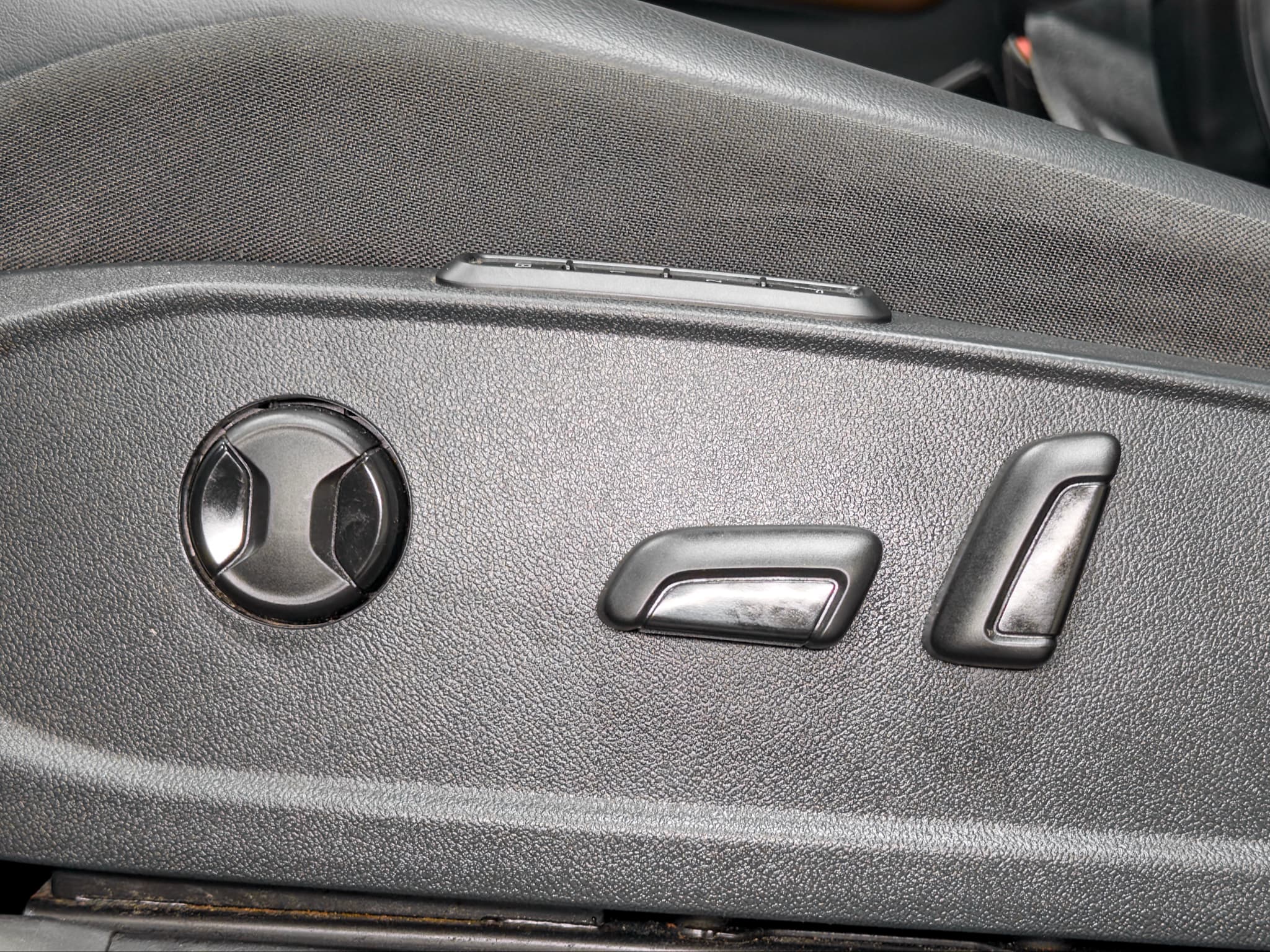 2022 Volkswagen ID.4 view 7
