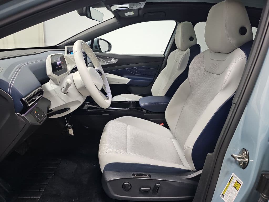 2023 Volkswagen ID.4 view 7
