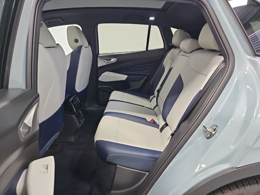 2023 Volkswagen ID.4 view 8