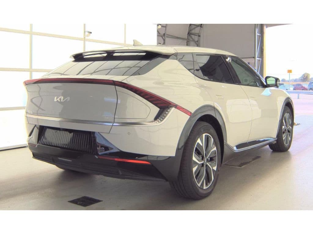 2022 Kia EV6 view 3