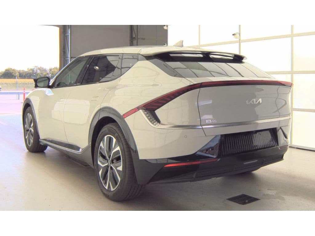 2022 Kia EV6 view 4