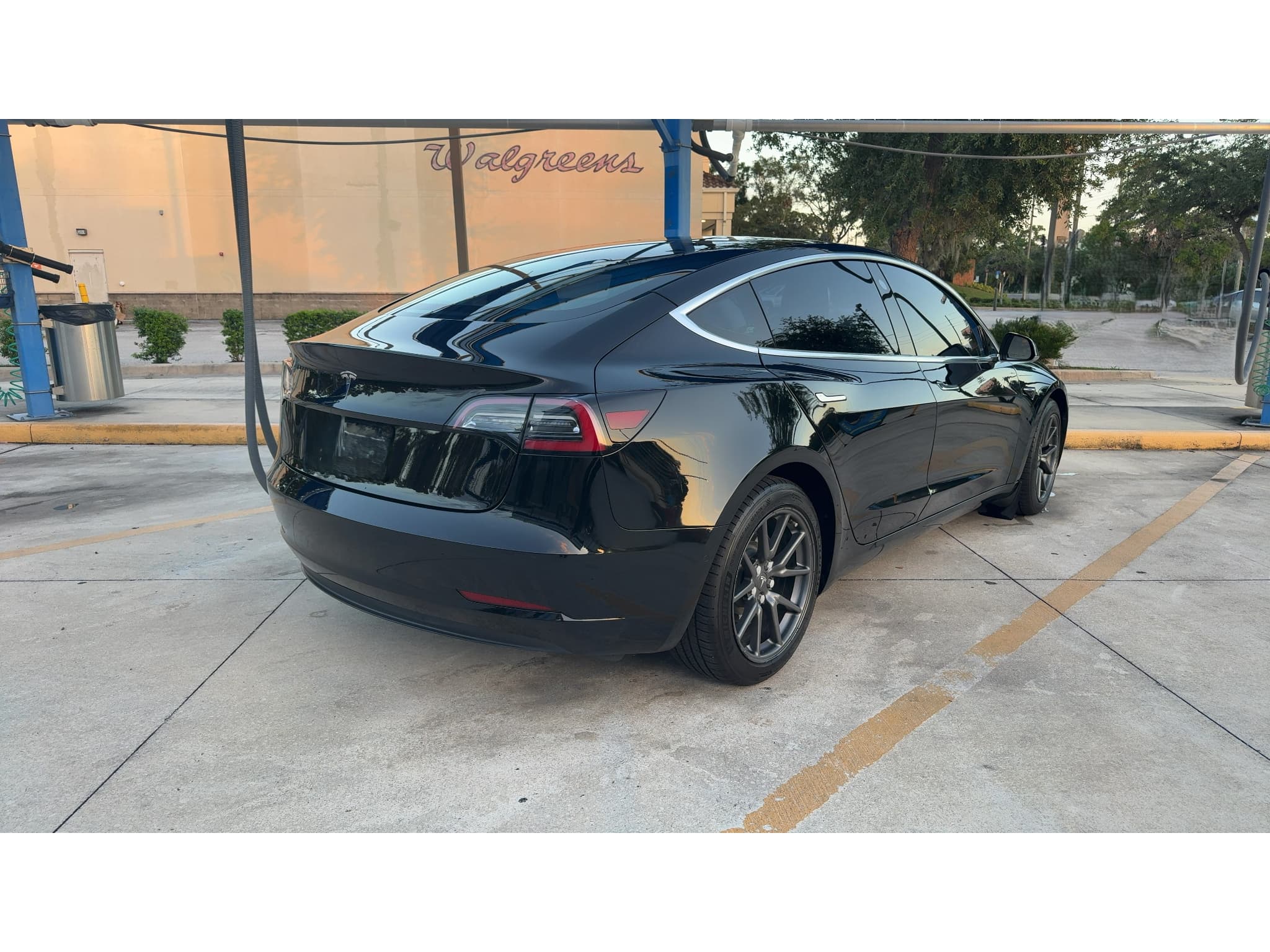 2018 Tesla Model 3 view 6